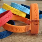 jak dopasować opaski silikonowe